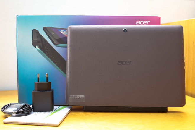 Mở hộp Acer Aspire Switch 10E máy tính lai giá rẻ