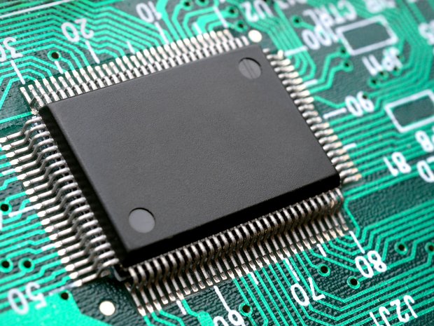 IHS điều chỉnh giảm dự báo thị trường chip 2012 