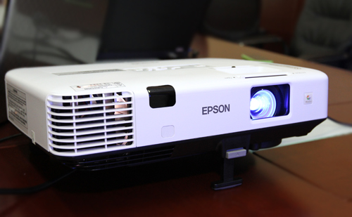 Máy chiếu đa năng Epson EB-1930